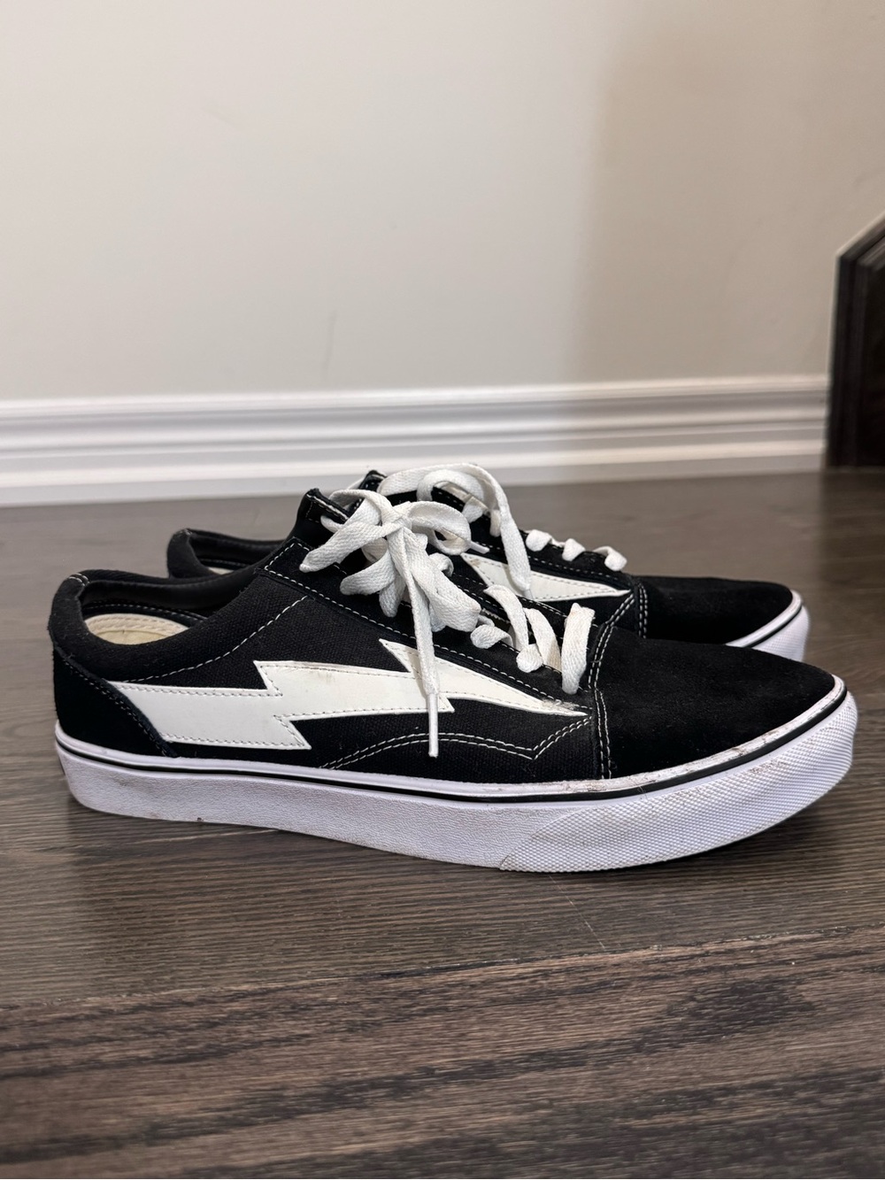 Black Low-Top Sneakers with White Lightning Accent